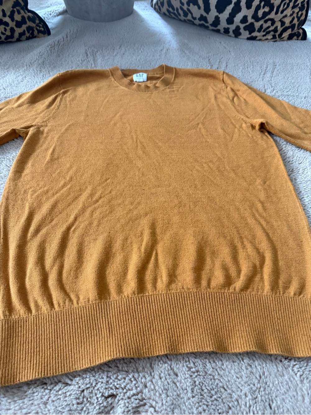 GAP Men's Small Crewneck Sweater in Mustard Yellow - Classic Lightweight Knit - Picture 2 of 4